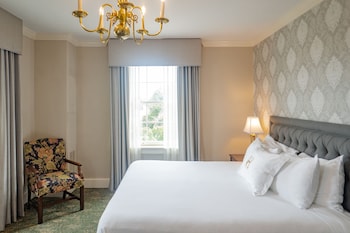 Room, 1 Queen Bed (Bertram)