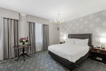 Room, 1 Queen Bed (Bertram)