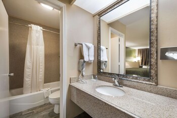 Suite, 1 King Bed, Smoking