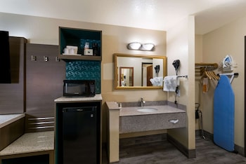 2 Queen Beds, Nonsmoking, Pet Friendly