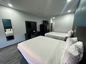 Standard Room, 2 Queen Beds, Non Smoking, Kitchen