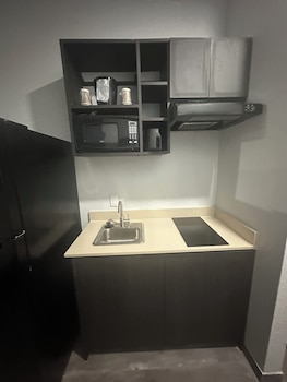Standard Room, 1 King Bed, Non Smoking, Kitchen