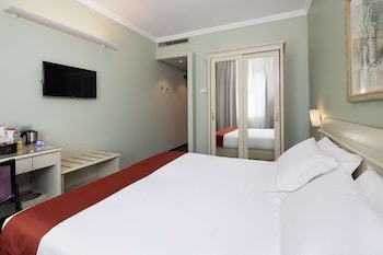 Standard Room, 1 Queen Bed, Non Smoking