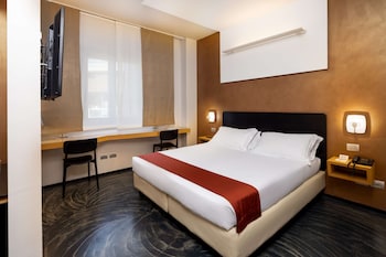 Standard Room, 1 Queen Bed, Non Smoking (Small Room)