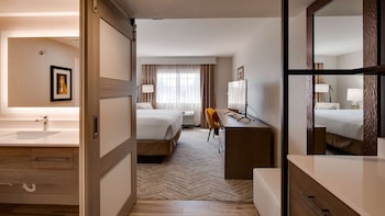 Standard Room, 1 King Bed, Non Smoking, Refrigerator & Microwave