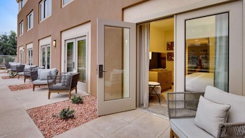 Suite, 1 King Bed, Non Smoking, Patio (with Sofabed)