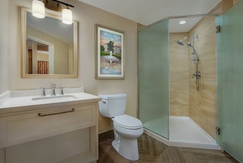 Garden Room - Club Level Access - Wheelchair accessible with roll-in shower and optional hearing  -