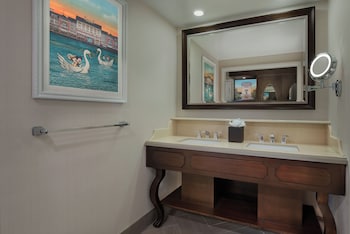 Deluxe Room - Club Level