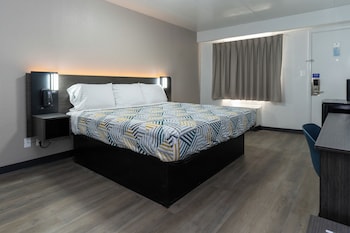 Deluxe Room, 1 King Bed, Non Smoking