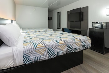 Deluxe Room, 2 Double Beds, Smoking, Refrigerator & Microwave