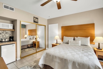 Standard Room, 1 Queen Bed