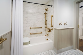 Standard Room, 1 King Bed, Accessible