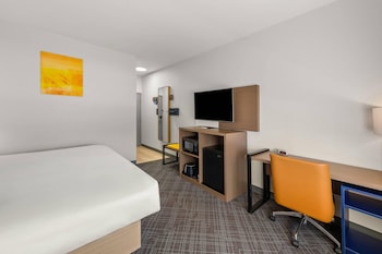 Standard Room, 1 King Bed, Non Smoking