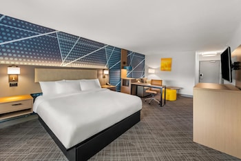 Suite, 1 King Bed with Sofa bed, Non Smoking