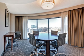 Suite, 1 King Bed, Accessible, Corner (Roll-In Shower)