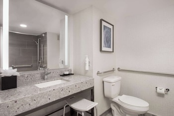 Suite, 1 King Bed, Accessible, Bathtub