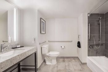 Premium Suite, 2 Queen Beds, Accessible, Bathtub