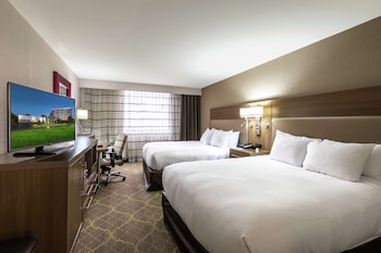 Room, 2 Queen Beds, Accessible, Bathtub