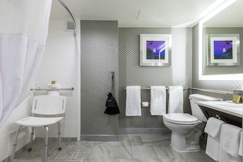 Room, 2 Queen Beds, Accessible, Non Smoking (Roll In Shower)
