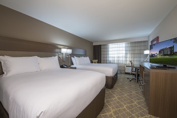 Room, 2 Queen Beds, Accessible, Bathtub