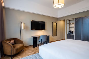 Deluxe Room, 1 King Bed, Accessible