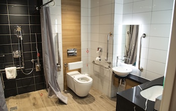 Suite, 1 Queen Bed, Accessible