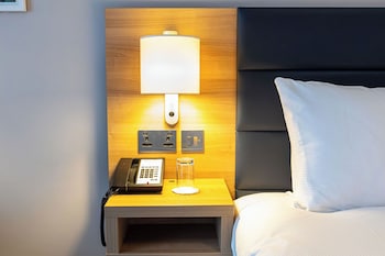 Suite, 1 Queen Bed, Accessible