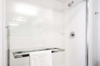 Studio Suite, 1 King Bed, Non Smoking
