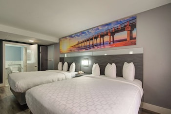 Room, 2 Queen Beds, Non Smoking