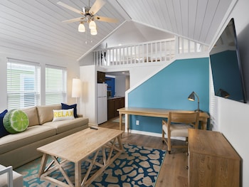 Loft (Lake, with Loft)