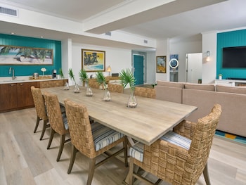 Lake View Executive Suite