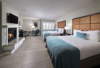 Standard Room, 2 Queen Beds, Fireplace