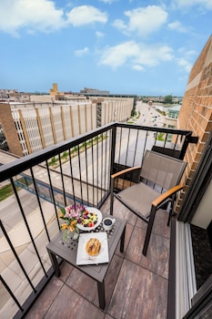 Suite, 1 King Bed with Sofa bed, Balcony