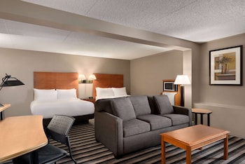 Suite, 2 Queen Beds, Non Smoking (No pet friendly)