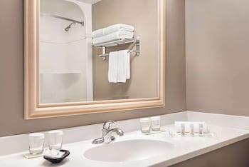 Suite, 2 Queen Beds, Non Smoking (No pet friendly)