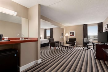 Suite, 1 King Bed, Non Smoking (No pet friendly)