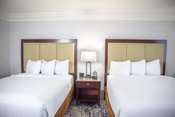 Club Room, 2 Queen Beds, Club Lounge Access, City View