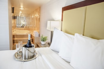 Club Suite, 1 King Bed, Hot Tub