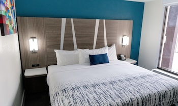 Standard Single Room, 1 King Bed, Non Smoking