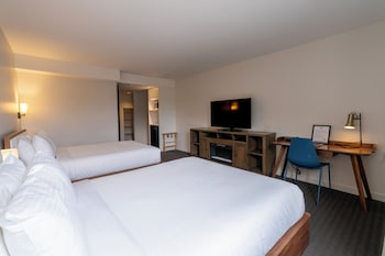 Deluxe Room, 2 Queen Beds, City View