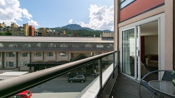 Premium Suite, 1 Bedroom, Balcony, Mountain View
