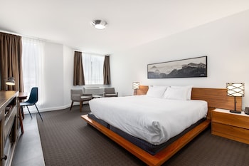 Deluxe Room, 1 King Bed, City View
