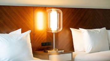 Deluxe Room, 2 Queen Beds, Mountain View