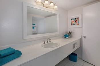 Deluxe Room, 1 King Bed