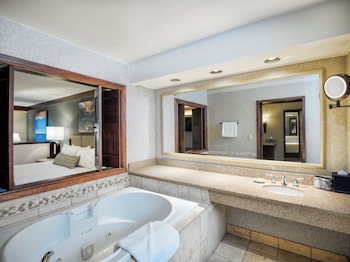 Suite, 1 King Bed (Spa)