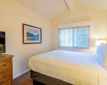 Cottage, Multiple Beds (One King and One Queen Bed, Suite)