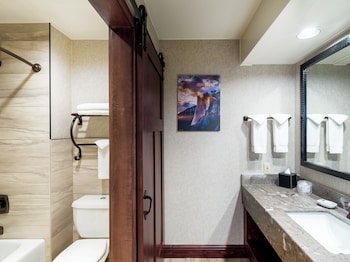 Deluxe Room, 1 King Bed