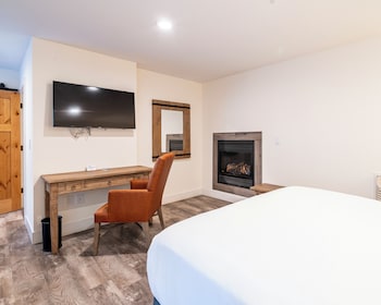 Cottage, Multiple Beds (One King and One Queen Bed, Suite)