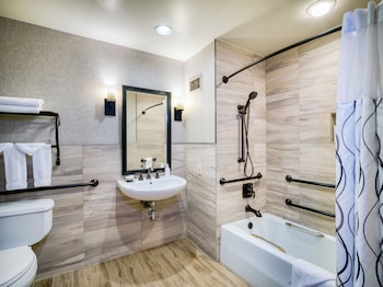 Deluxe Room, 1 King Bed, Accessible