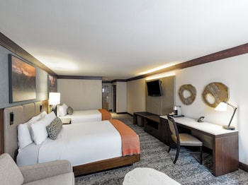 Deluxe Room, 2 Queen Beds (Oversize)